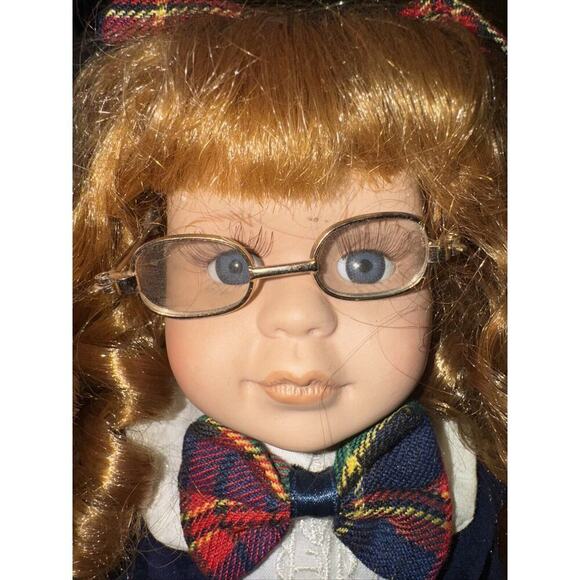 -DOLL artmark Chicago Ltd Violin Playing Porcelain - Picture 3 of 7